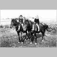 020-0116 Erika Horn aus Gauleden (rechts) mit dem Ferienkind Gertrud.jpg